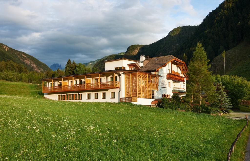 Alpin Stile Hotel Laion Exterior photo